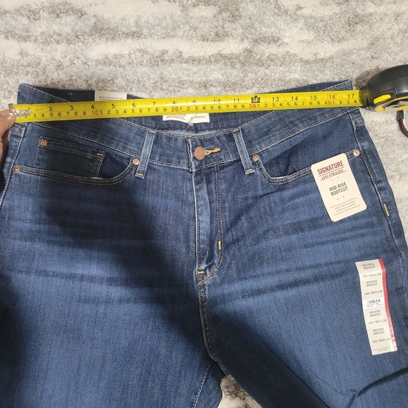 Signature Levi's Mid-rise Bootcut Women's Blue Jeans - Picture 8 of 11
